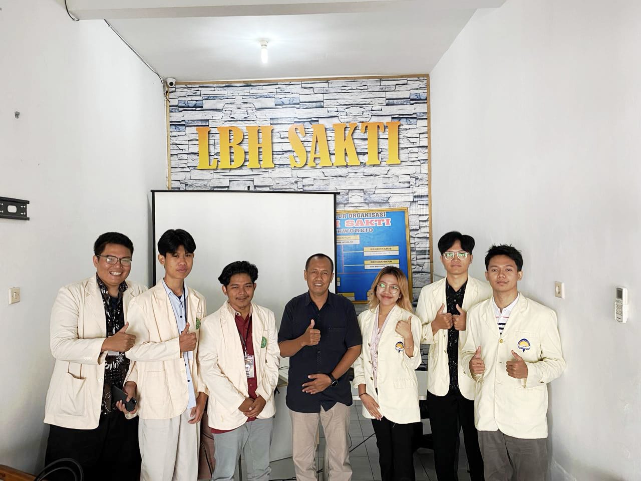 LBH Sakti Gelar Diskusi “Makna Keadilan Dari Perspektif Praktik Bantuan Hukum” Bersama Mahasiswa Magang dari UAJ Yogyakarta Dan UM Purworejo.